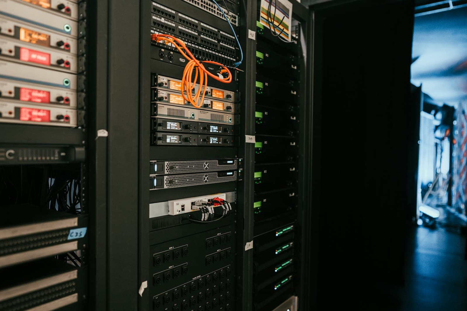 Arsitektur caching Redis dalam sistem backend